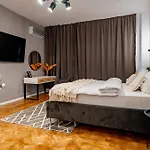 Square Haven 2 W Ac דירה
