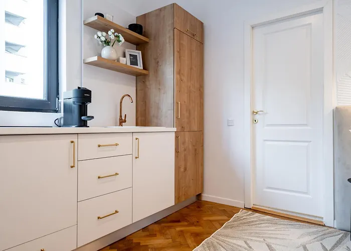 Square Haven 2 - View, Near Old Town Apartment *