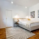 Square Haven 2 W Ac * Bucarest